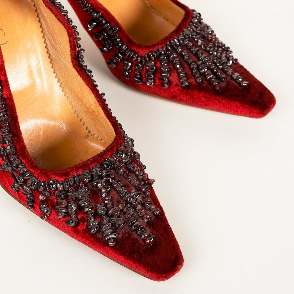 Gucci by Tom Ford S/S 1999 Burgundy Velvet Onyx Embellished Pumps - Picture 6 of 10